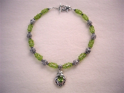 Picture of Peridot, Swarovski Crystals and 925 Silver Components