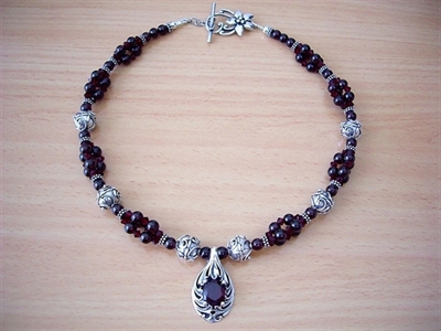 Picture of Garnet, Swarovski Crystals and 925 Silver Components